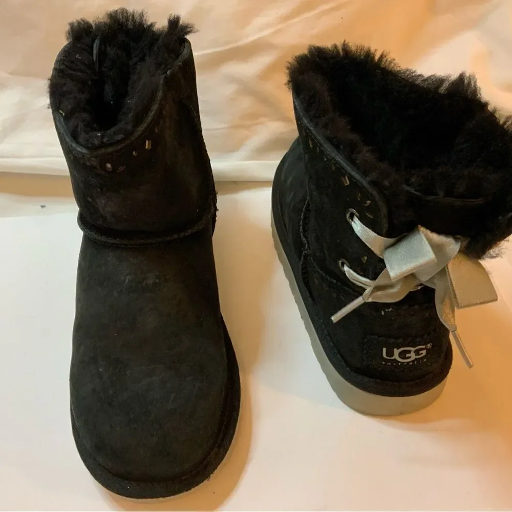 UGG 1010494k Dixi Flora Perforated Bow Ankle Classic Short Boots Fur Black 3 UK2